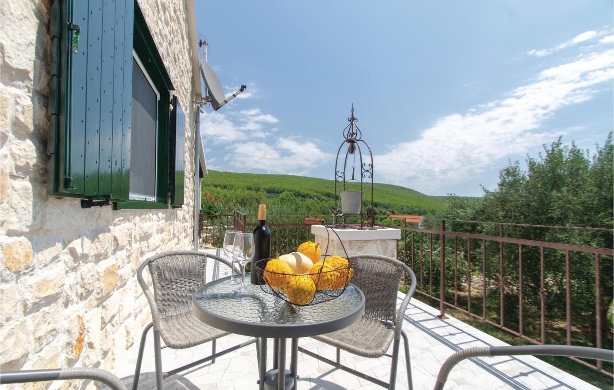 Awesome Home In Smokvica With Kitchen Екстериор снимка