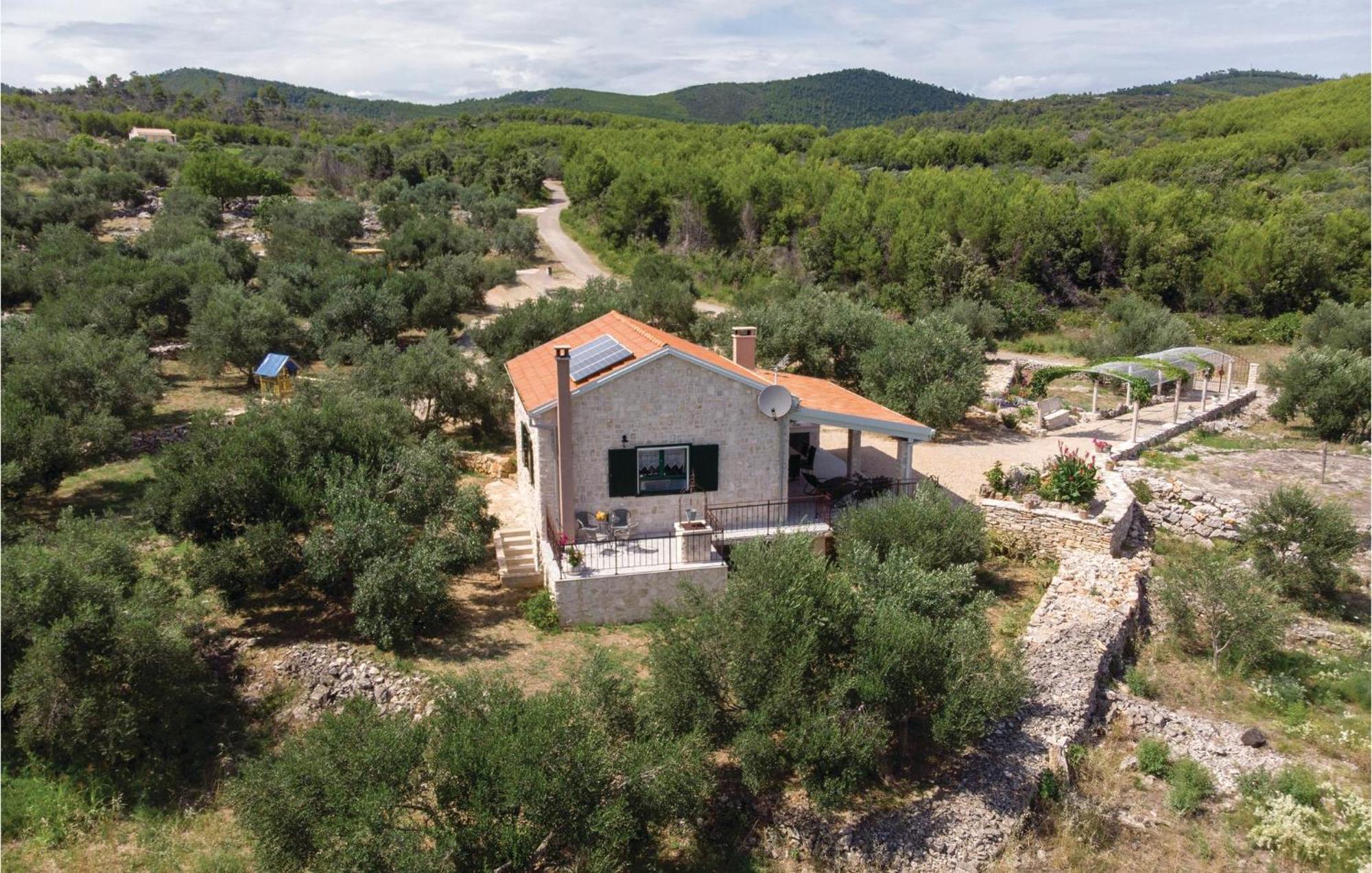 Awesome Home In Smokvica With Kitchen Екстериор снимка